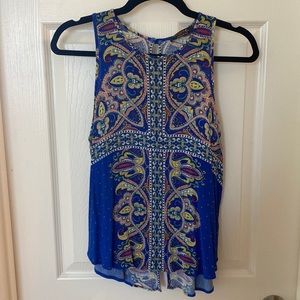 Blouse with back slit